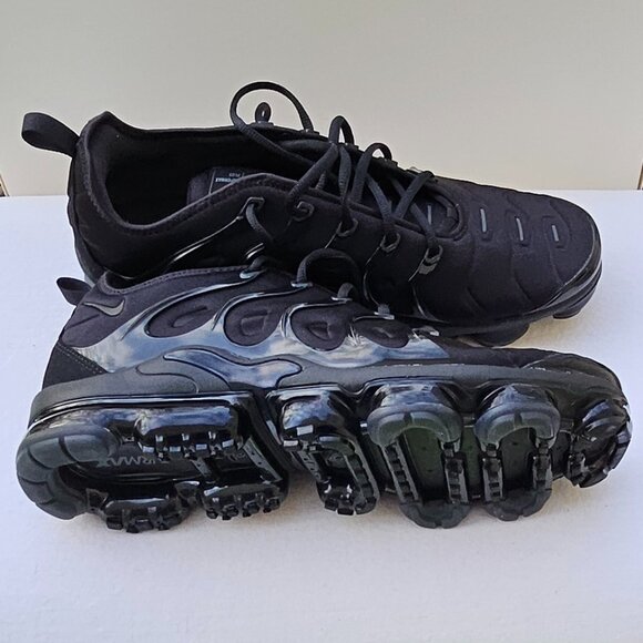 Size 13 - Nike Vapormax Plus - Triple Black Dark Gray - Picture 5 of 7
